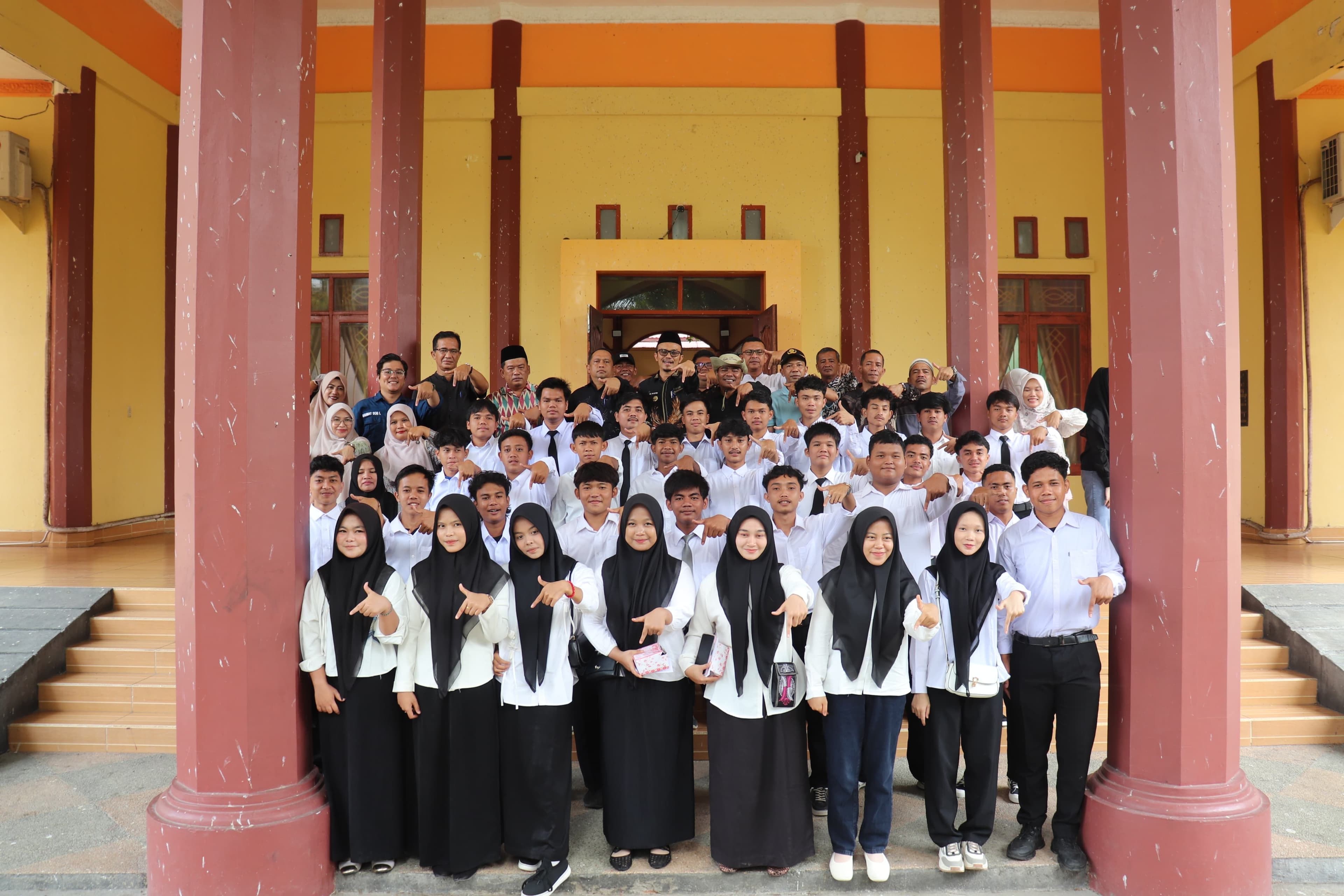 Wali Kota Subulussalam Lepas 42 Anak Petani Sawit Peraih Beasiswa BPDP, Biaya Kuliah Ditanggung 100 Persen