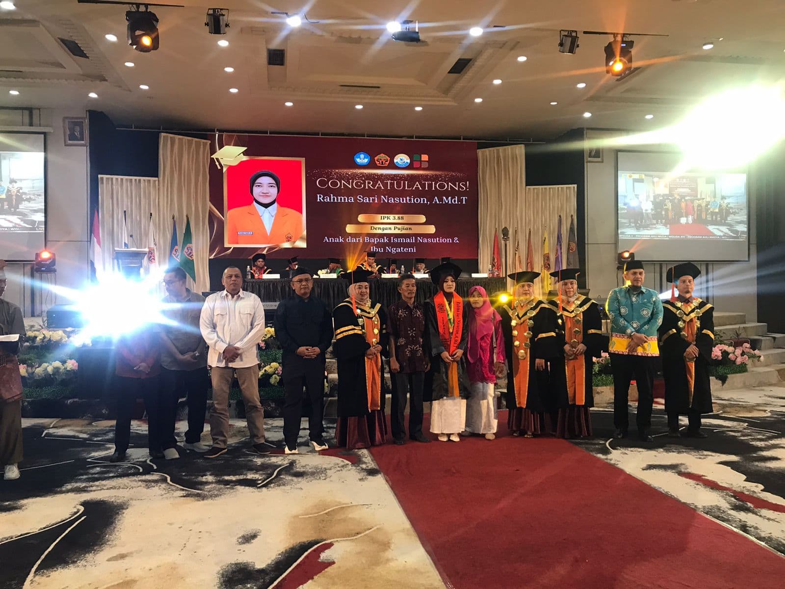 APKASINDO Beri Penghargaan untuk  Mahasiswa Terbaik di Wisuda ke-14 Politeknik Kampar