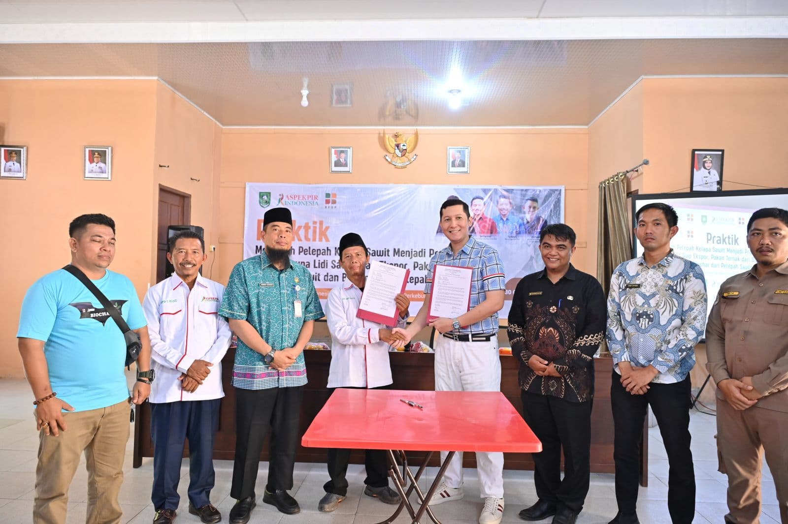 Bupati Bengkalis Dorong Inovasi Pengolahan Pelepah Sawit, Dari Limbah Jadi Berkah untuk Petani dan UMKM