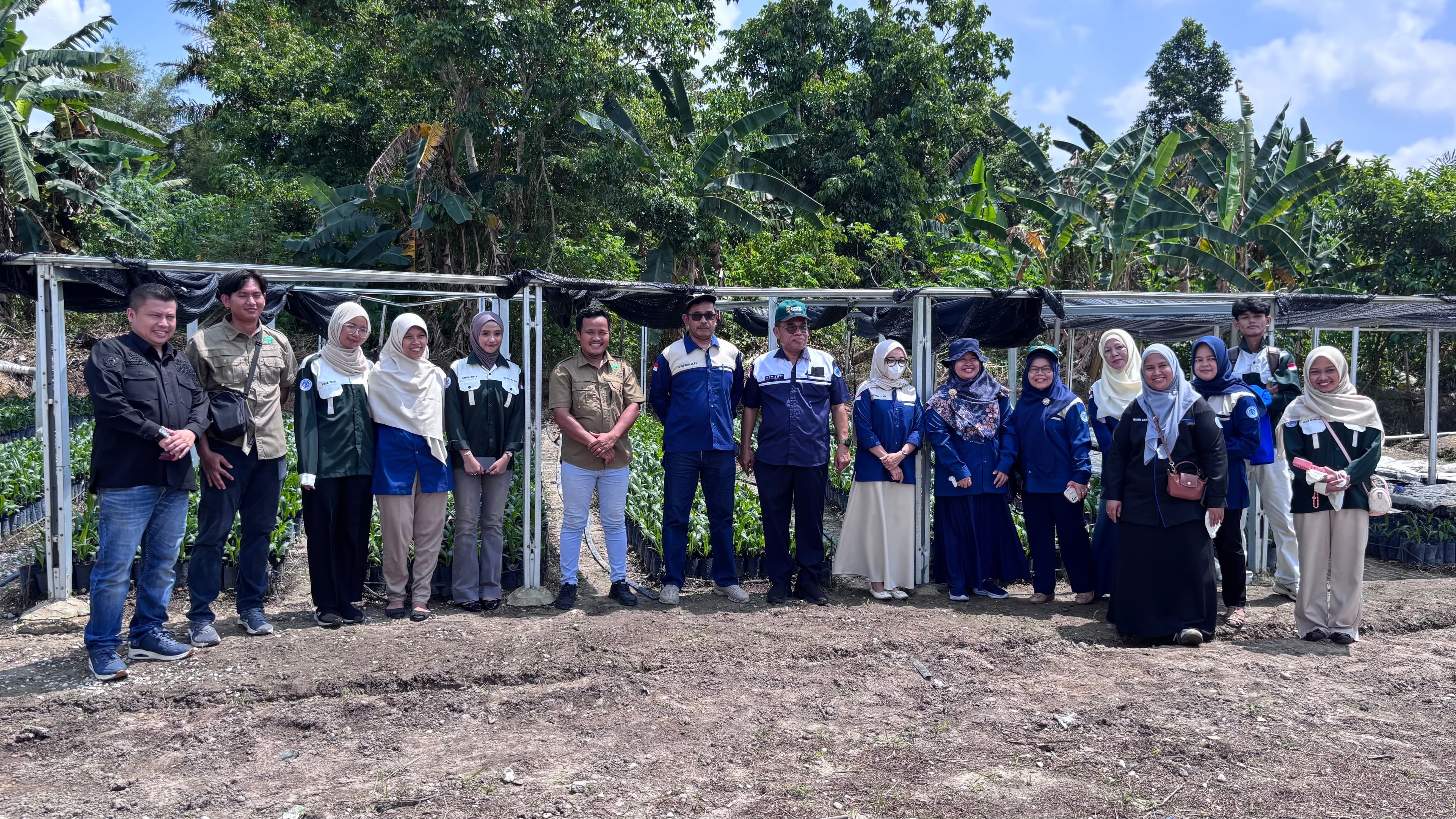 UPBI Lakukan Field Trip ke Pembibitan Apkasindo Pasir Putih, Perkuat Kolaborasi Akademik dan Industri