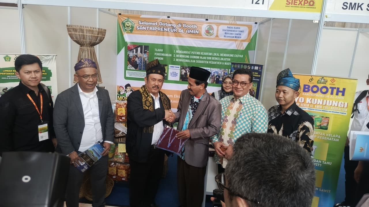 Pesantren Al Amin Dumai Kenalkan Batik Berbahan Malam Sawit di SIEXPO 2026