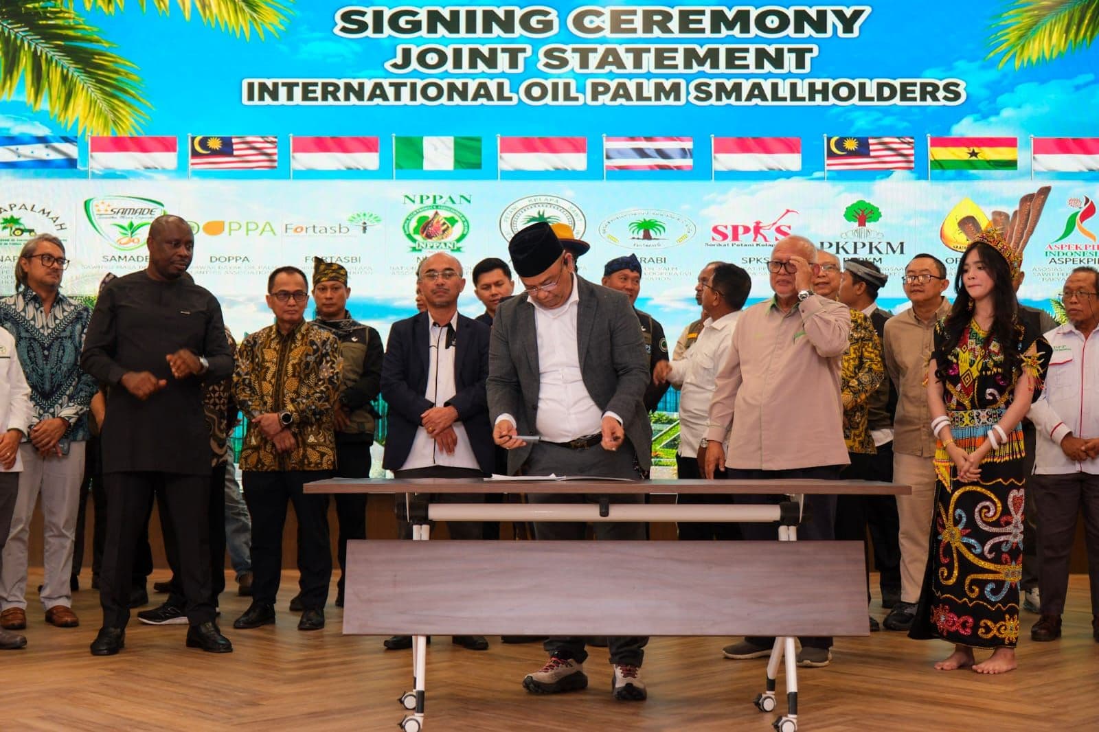 Ketum APKASINDO Dr. Gulat Jadi Presiden WCOPS, Petani Sawit Swadaya Indonesia Sambut dengan Bangga
