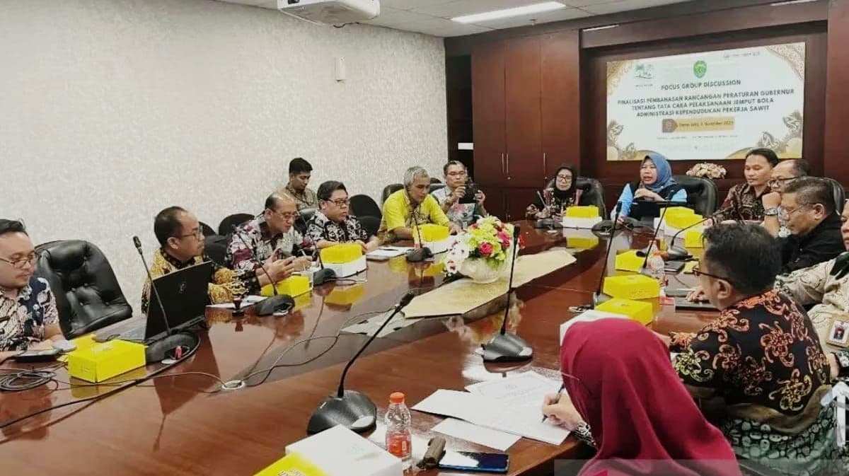 Disdukcapil Kaltim Godok Pergub untuk Atasi Kesenjangan Adminduk Pekerja Sawit