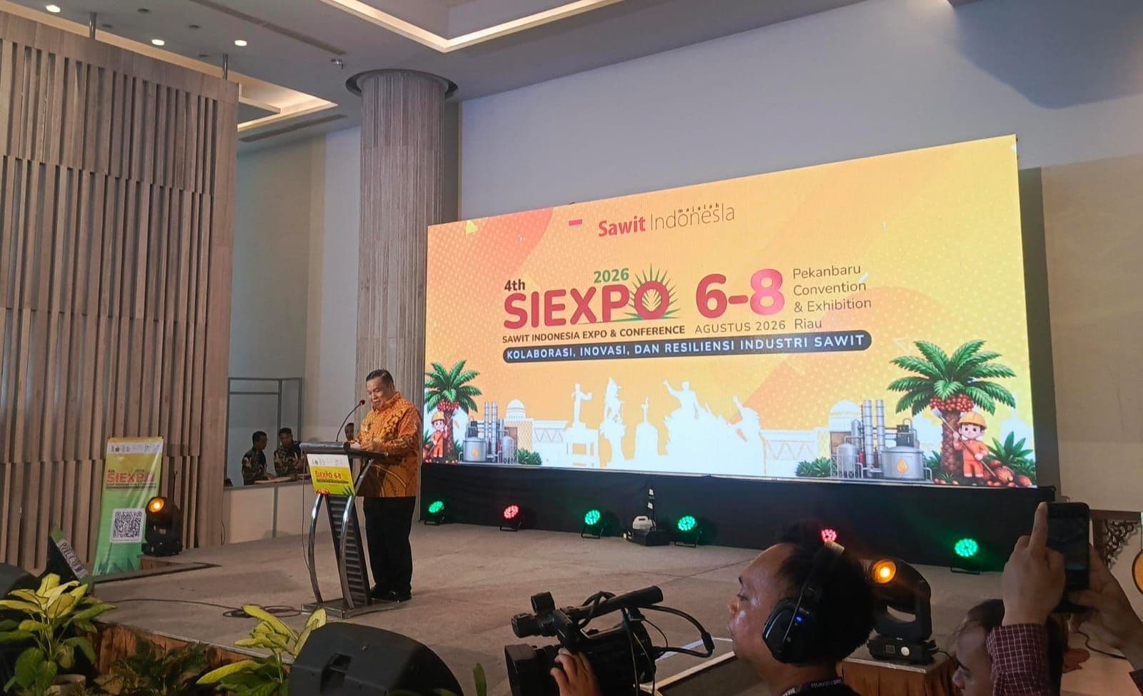 Harga Sawit Sempat Anjlok, Plt Gubernur Riau Minta Industri Perkuat Kontribusi bagi Daerah